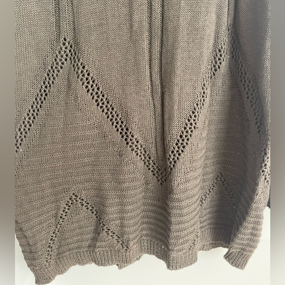 Cutout shoulder sweater - Picture 4 of 5